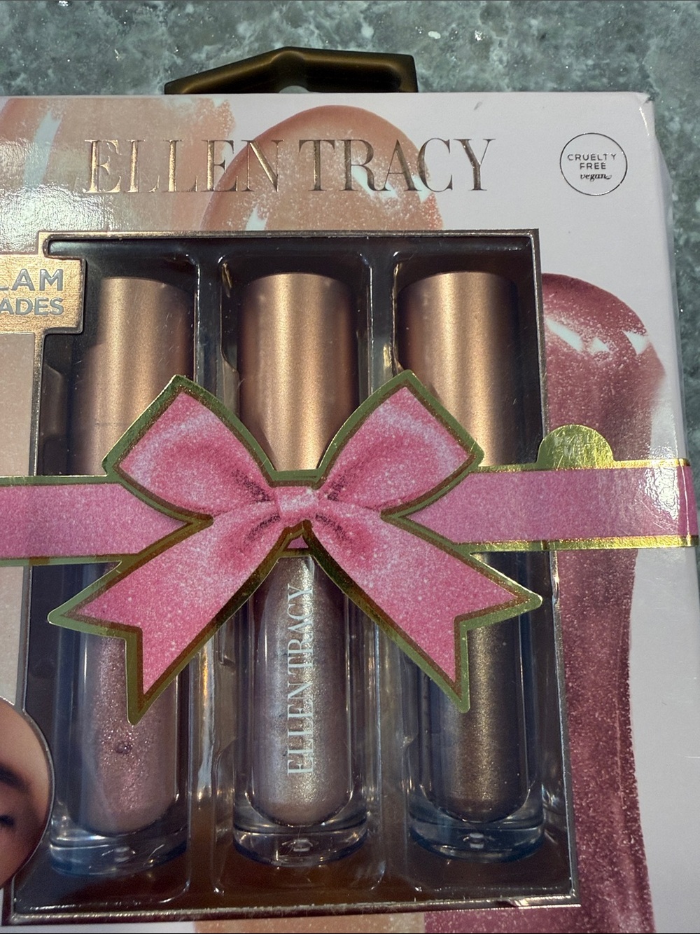 Ellen Tracy Pink Shimmer Eyeshadow Trio - Pink Shades - Picture 2 of 3